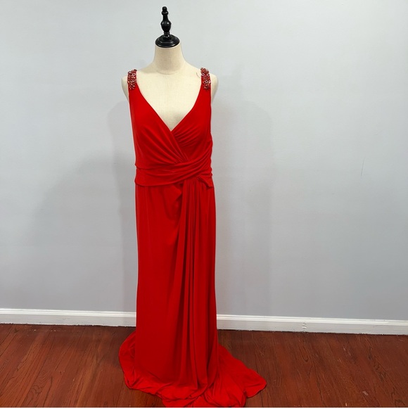 Mac Duggal Red V-Neck V-Back Embellished Shoulders Gloor Length Gown - Reemoly - Picture 16 of 17